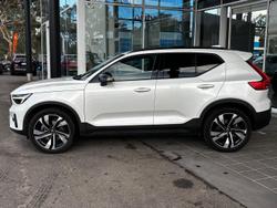2023 Volvo XC40 Ultimate B4 Dark
