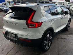 2023 Volvo XC40 Ultimate B4 Dark