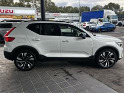 2023 Volvo XC40 Ultimate B4 Dark
