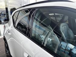 2023 Volvo XC40 Ultimate B4 Dark