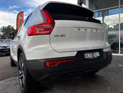2023 Volvo XC40 Ultimate B4 Dark