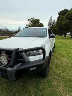 2022 Toyota Hilux SR
