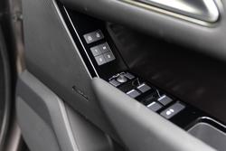 2025 Land Rover Range Rover Velar P250 Dynamic SE