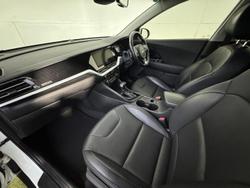 2022 Kia Niro Hybrid Sport