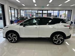 2025 Nissan QASHQAI Ti-L J12 MY25 Pearl White with Onyx Black Roof