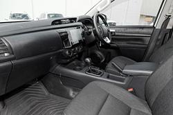 2023 Toyota Hilux SR