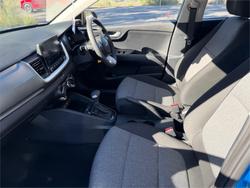 2024 KIA STONIC S