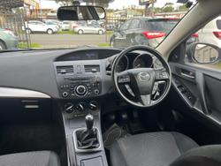2011 Mazda 3 Neo