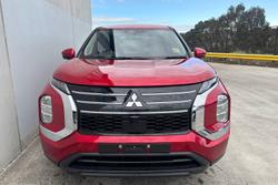 2025 Mitsubishi Outlander ES