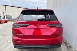 2025 Mitsubishi Outlander ES