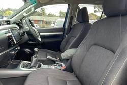 2017 Toyota Hilux SR5