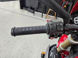 2015 Triumph STREET TRIPLE 660 Red