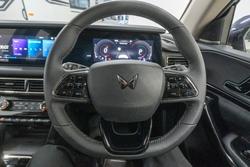 2025 Mahindra XUV700 AX7L