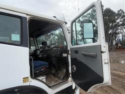 1998 International Acco 2350G