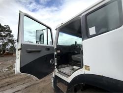 1998 International Acco 2350G
