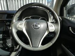2017 Nissan Navara ST