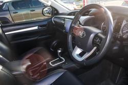 2023 Toyota Hilux SR5