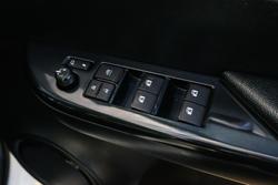 2023 Toyota Hilux SR5
