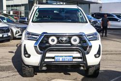2023 Toyota Hilux SR5