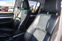 2023 Toyota Hilux SR5