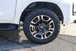 2023 Toyota Hilux SR5