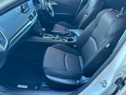 2018 Mazda 3 Neo Sport