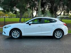 2018 Mazda 3 Neo Sport