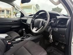 2022 Toyota Hilux SR