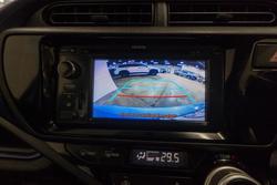2016 Toyota Prius i-Tech