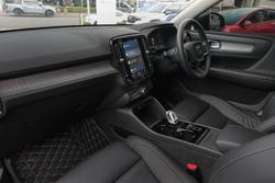 2022 Volvo XC40 Ultimate B5 Dark