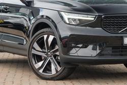 2022 Volvo XC40 Ultimate B5 Dark