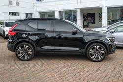2022 Volvo XC40 Ultimate B5 Dark