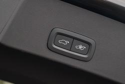 2022 Volvo XC40 Ultimate B5 Dark