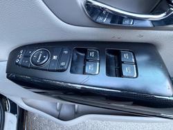 2015 Kia Carnival SLi