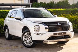 2024 Mitsubishi Outlander LS