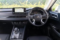 2024 Mitsubishi Outlander LS