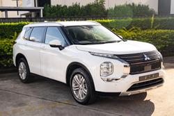2024 Mitsubishi Outlander LS