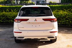 2024 Mitsubishi Outlander LS