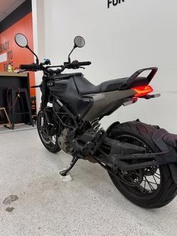 2022 HUSQVARNA SVARTPILEN 401 Black
