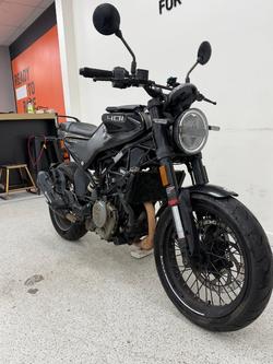 2022 HUSQVARNA SVARTPILEN 401 Black