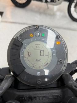 2022 HUSQVARNA SVARTPILEN 401 Black