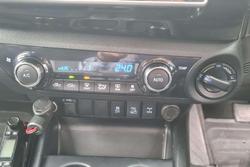 2019 Toyota Hilux SR5