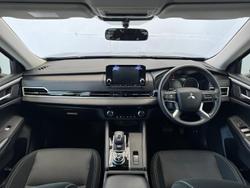 2022 Mitsubishi Outlander ES