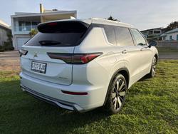 2025 Mitsubishi Outlander Exceed