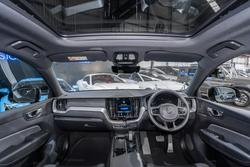 2021 Volvo XC60 B6 R-Design