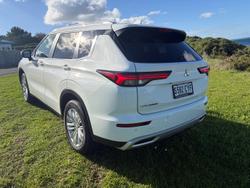 2023 Mitsubishi Outlander LS