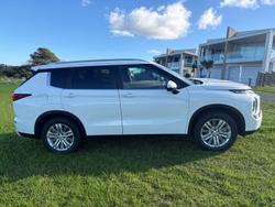 2023 Mitsubishi Outlander LS