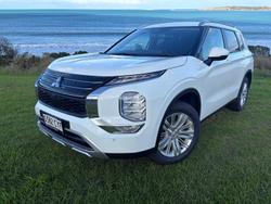 2023 Mitsubishi Outlander LS