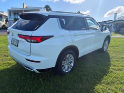 2023 Mitsubishi Outlander LS