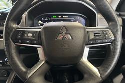 2025 Mitsubishi Outlander ES